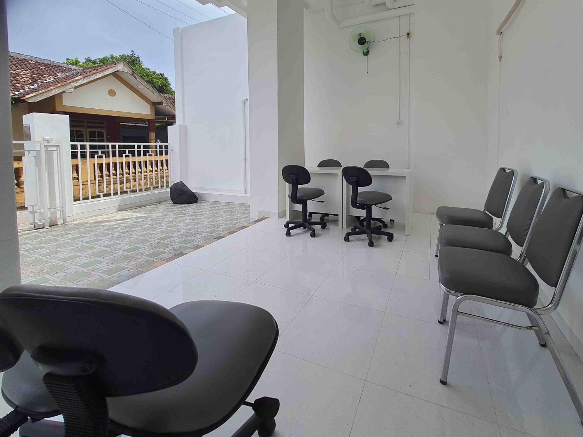 Hotel Reddoorz Syariah At Jalan Godean Ngabean Exterior foto