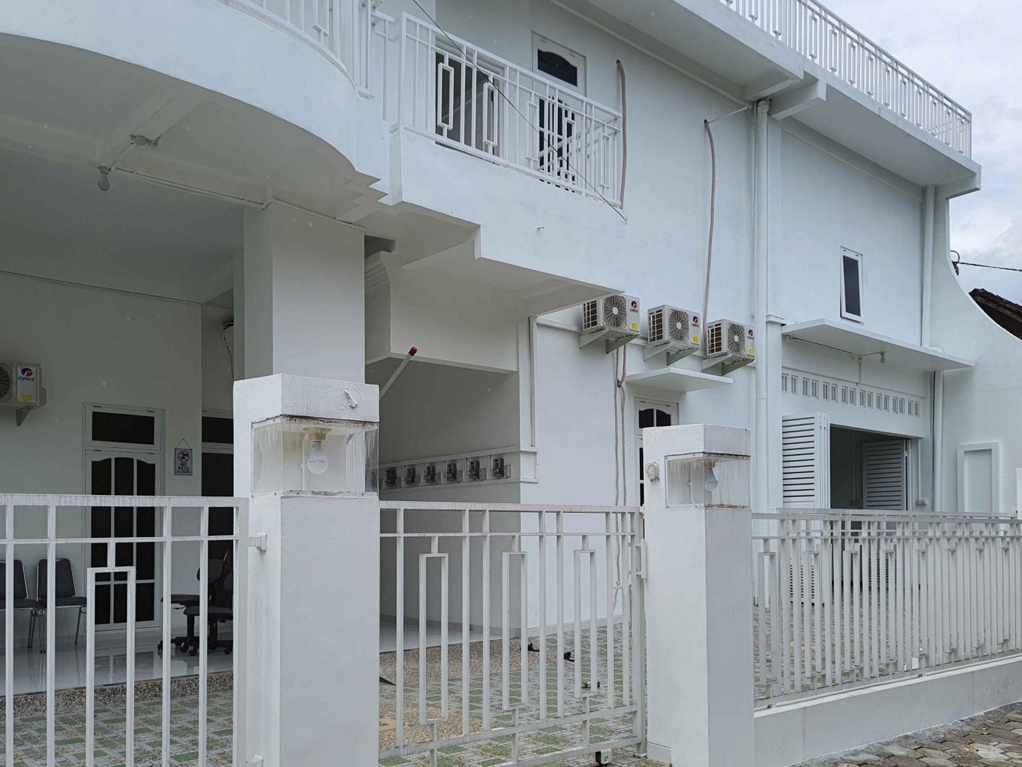 Hotel Reddoorz Syariah At Jalan Godean Ngabean Exterior foto