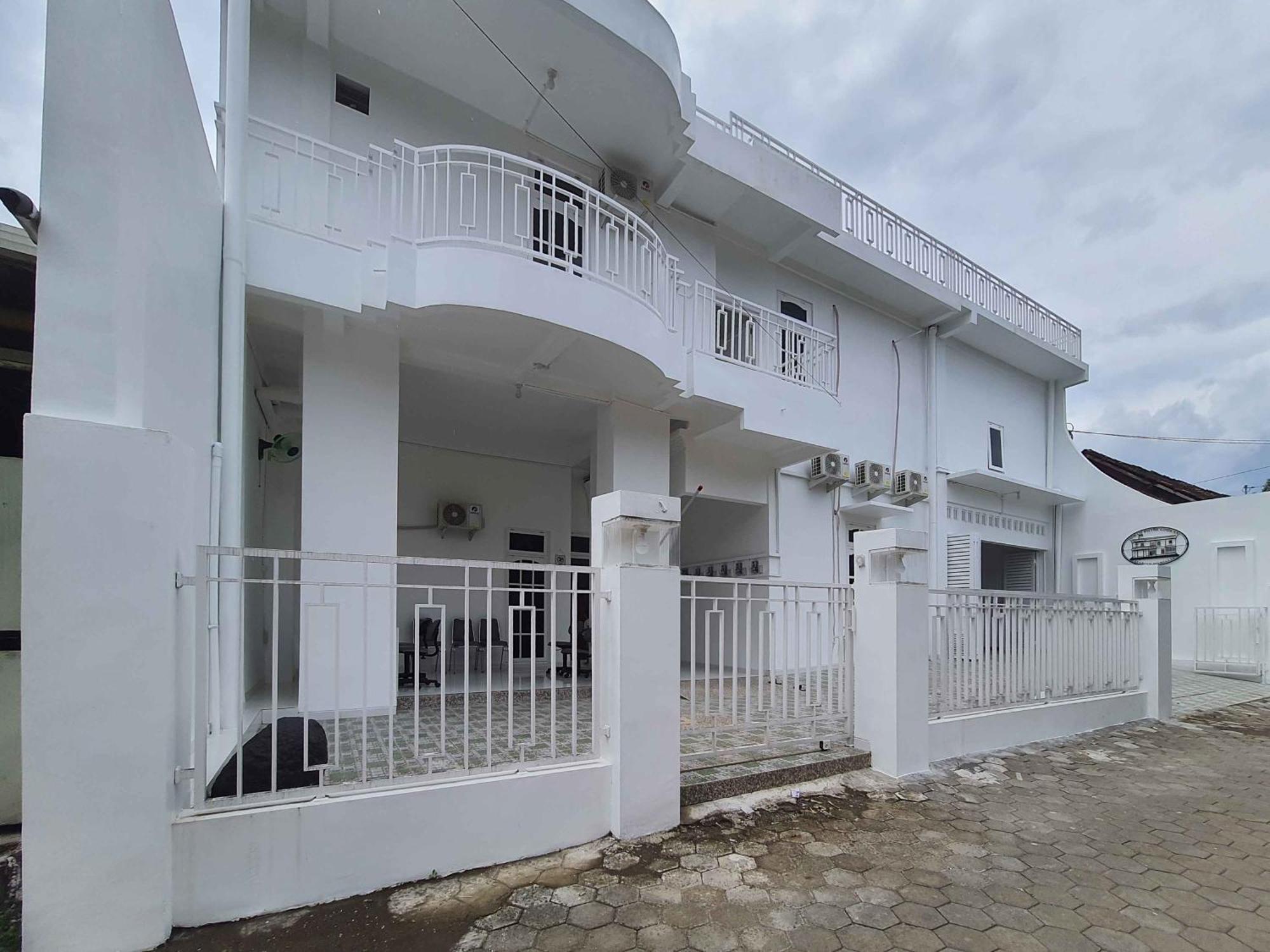 Hotel Reddoorz Syariah At Jalan Godean Ngabean Exterior foto