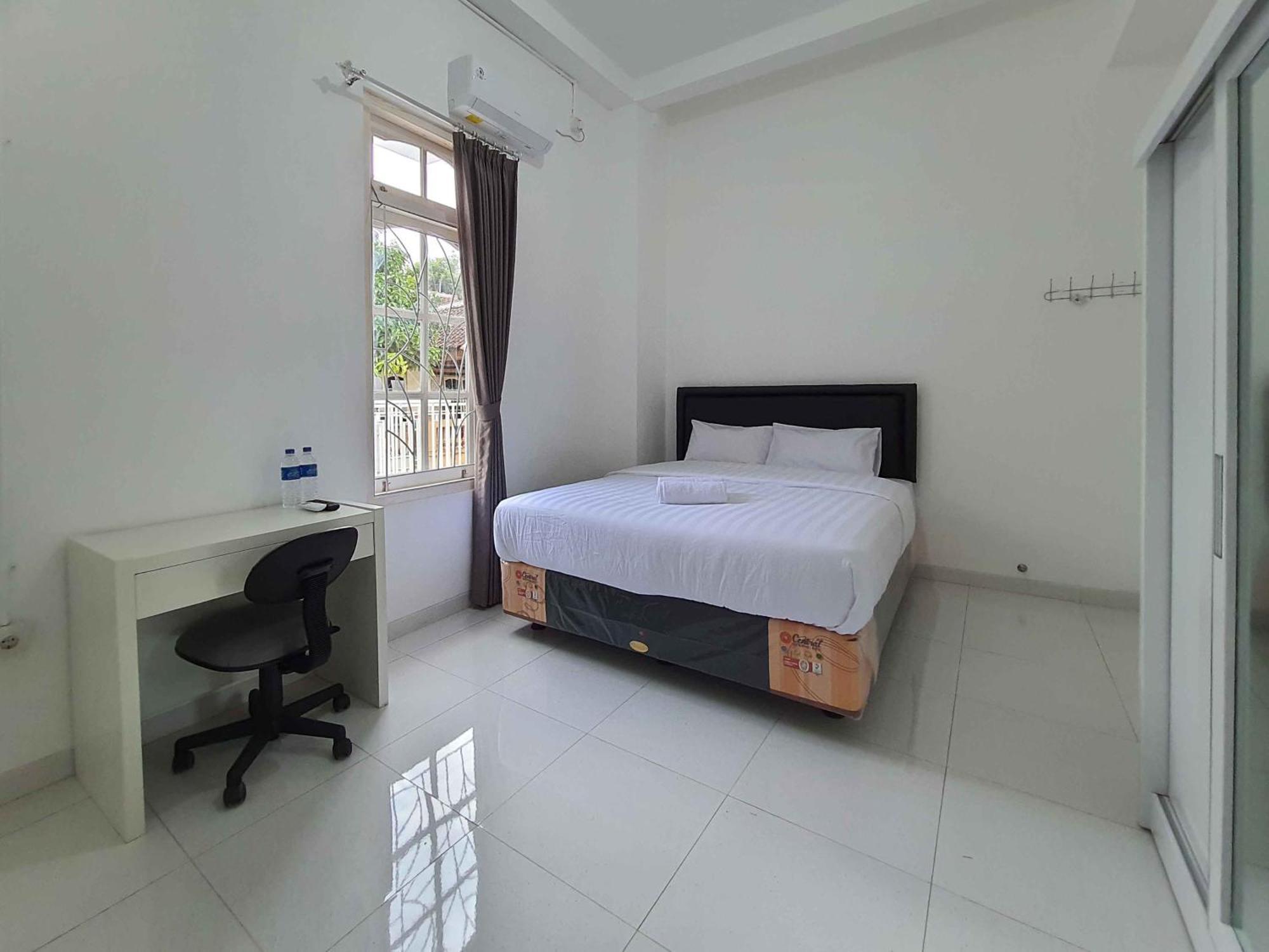 Hotel Reddoorz Syariah At Jalan Godean Ngabean Exterior foto