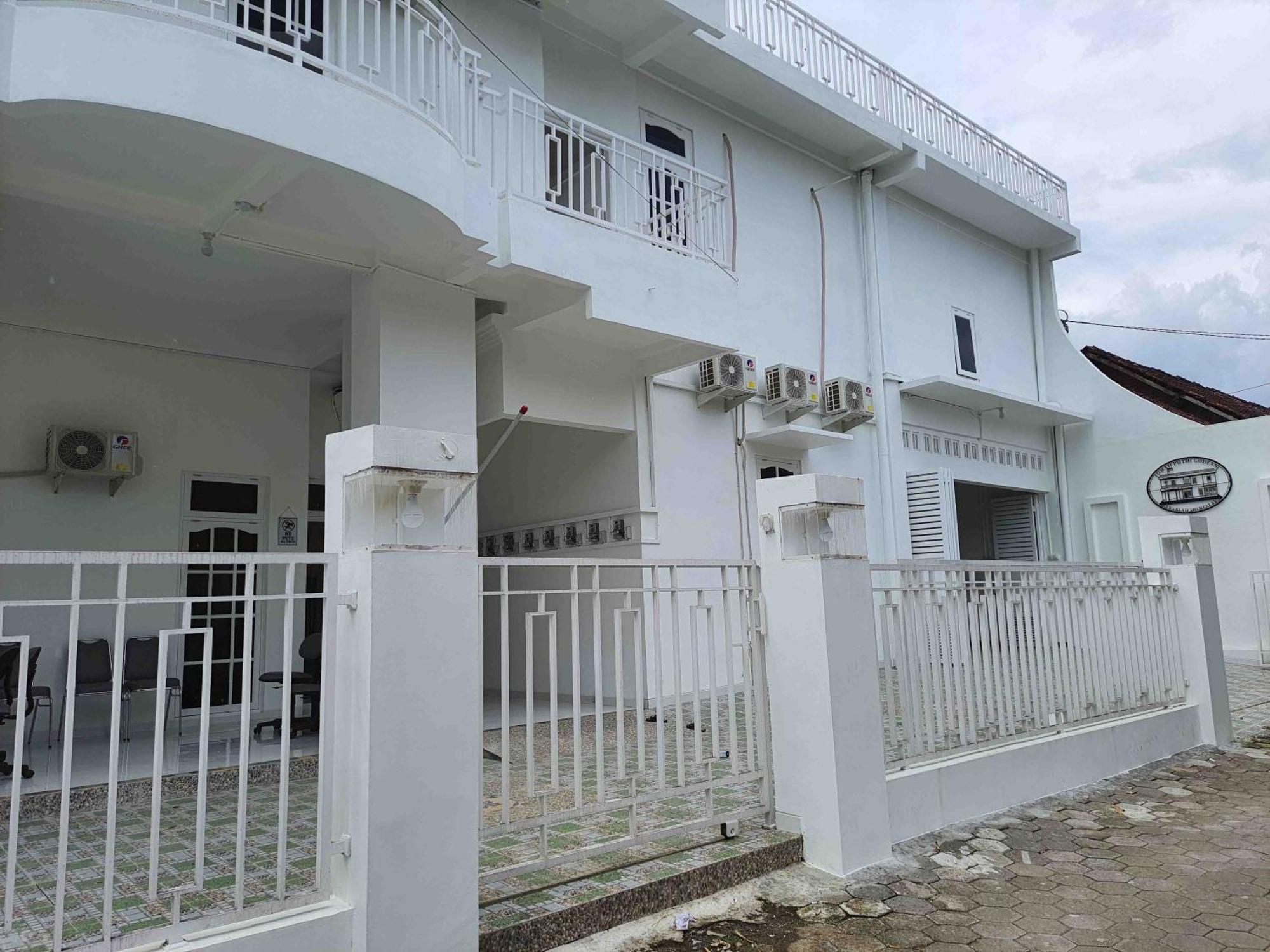 Hotel Reddoorz Syariah At Jalan Godean Ngabean Exterior foto